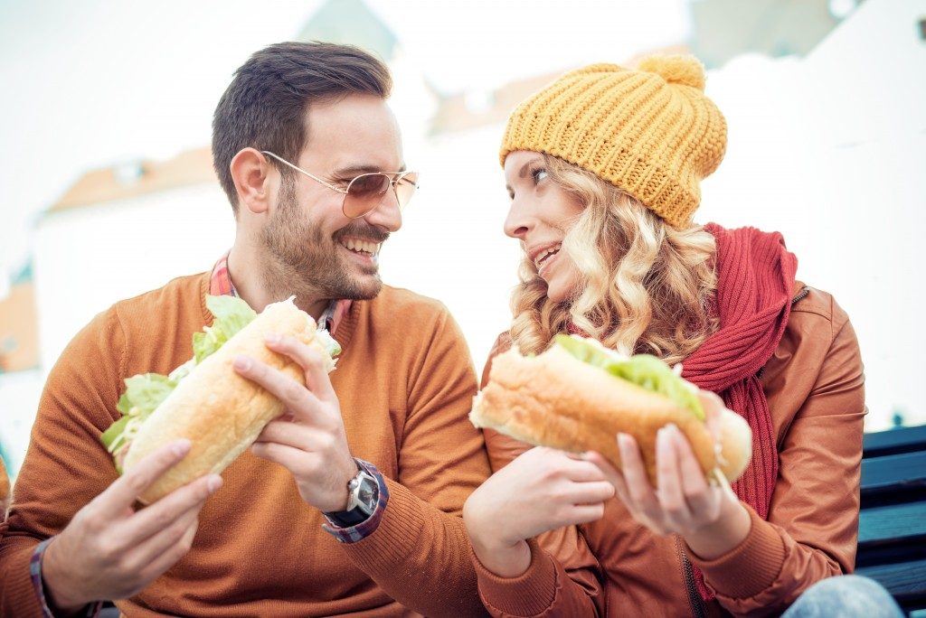 Couple eating buns at a fast food restaurant