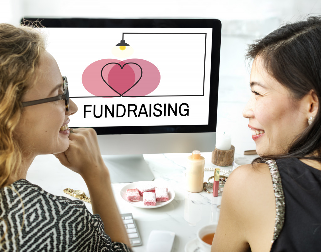2 women planning a fundraising program